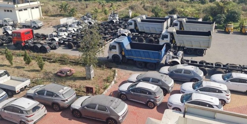 वीरगञ्ज नाकाबाट करिव तीन अर्व रुपैयाँ बराबरको विद्युतीय सवारी आयात 