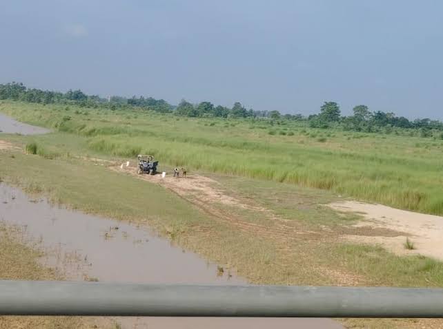 प्रहरी र जनप्रतिनिधिको मिलोमतोमा लालबकैया नदी दोहन