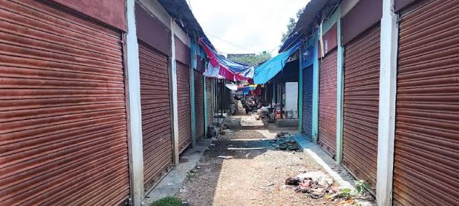 विद्यालयका सटरको भाडामा व्यक्तिको रजगज