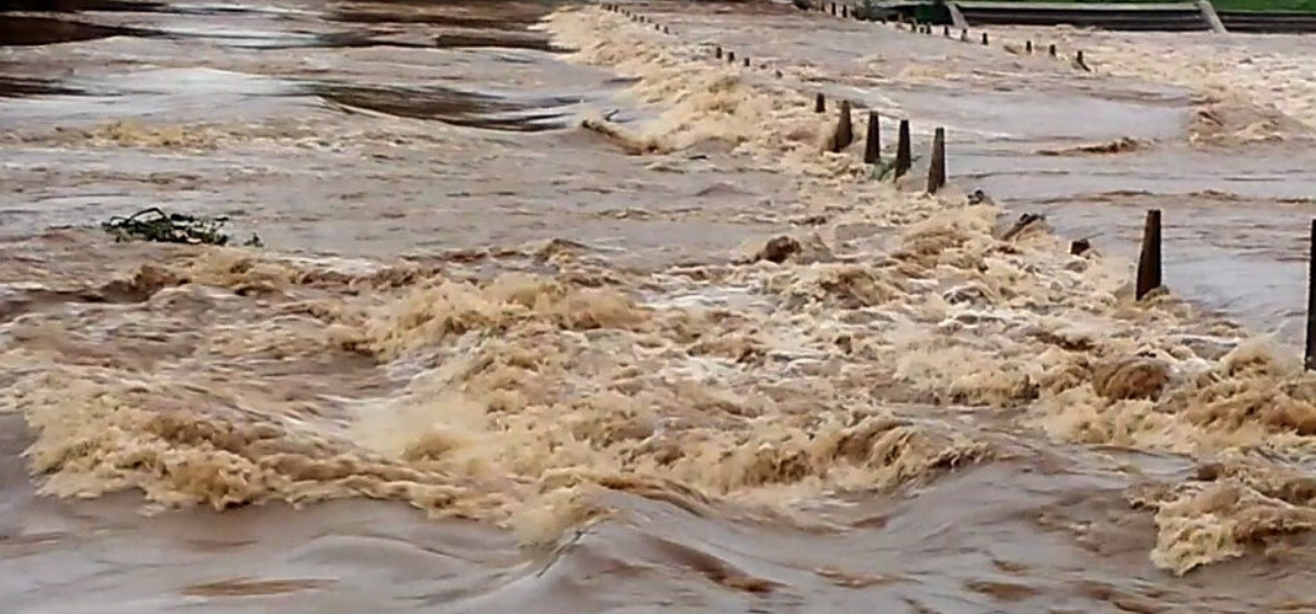 झाँझ खोलाको बाढीले २० मिटर बाँध भत्कायो, उच्चस्तरीय टोलीद्वारा जोखिम क्षेत्रको स्थलगत निरीक्षण