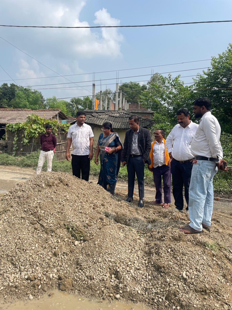 प्रदेश सरकारले नगरेको सडक मर्मतमा मौलापुरकी मेयर रिना साहको अग्रसरता