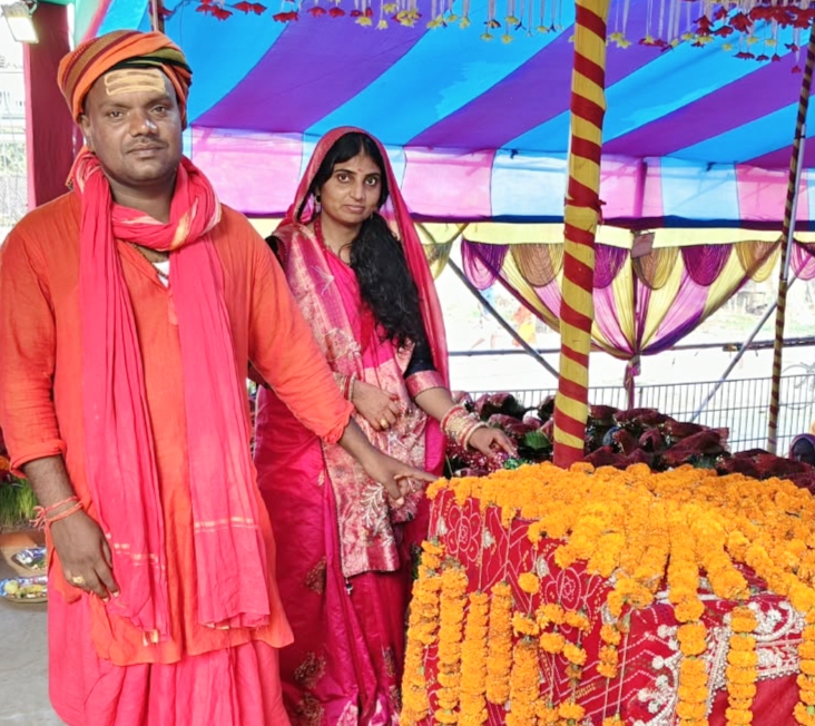 फूलपातीमा गाउँलाई उपहार, आफ्नै लगानीमा दुर्गा माताको ट्रस्ट बनाएर उद्घाटन गरे इन्जिनियर यादव दम्पती