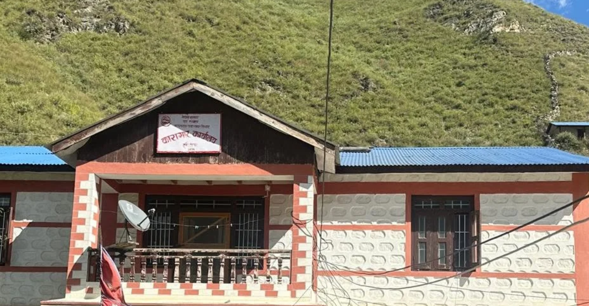 फिल्मी शैलीमा ४ मिटर सुरूङ खनेर भागे डोल्पाका ८ जना कैदीबन्दी